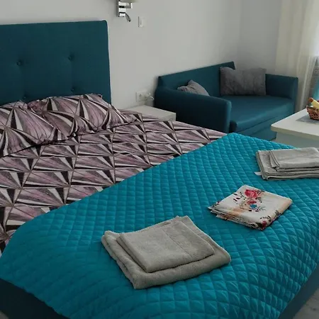 Lucian Appartement Douăzeci şi Trei August