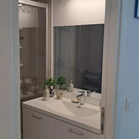 Lucian Appartement Douăzeci şi Trei August